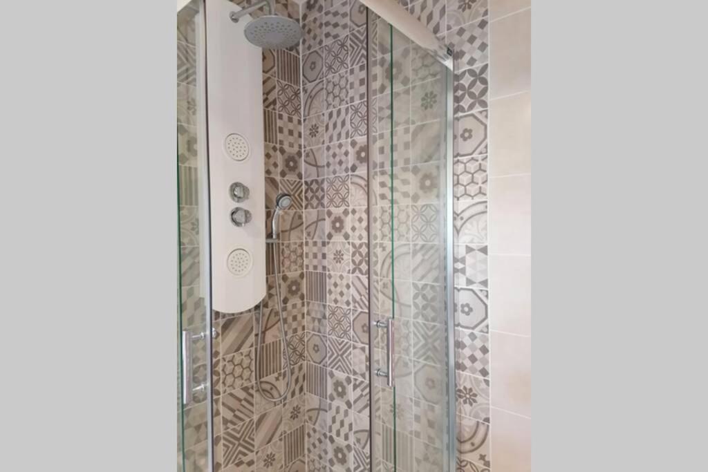 Apartamento Les Etapes Chartraines Parking Wifi Jaccuzi Chartres Exterior foto