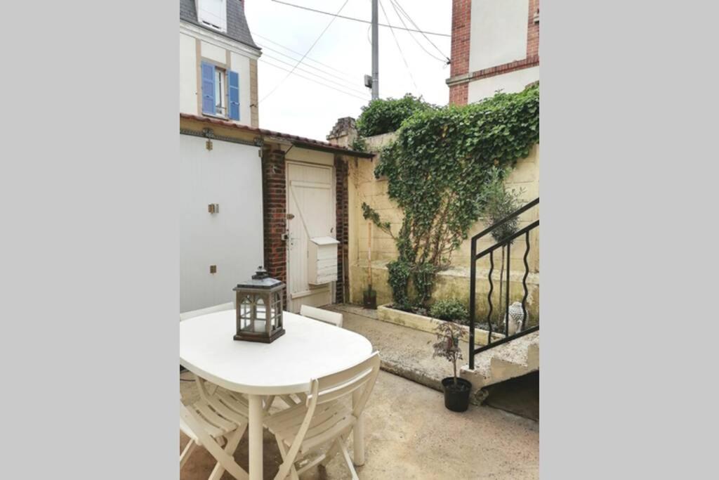Apartamento Les Etapes Chartraines Parking Wifi Jaccuzi Chartres Exterior foto