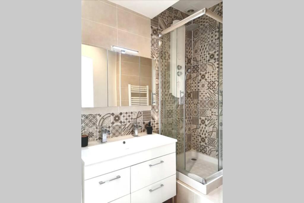 Apartamento Les Etapes Chartraines Parking Wifi Jaccuzi Chartres Exterior foto
